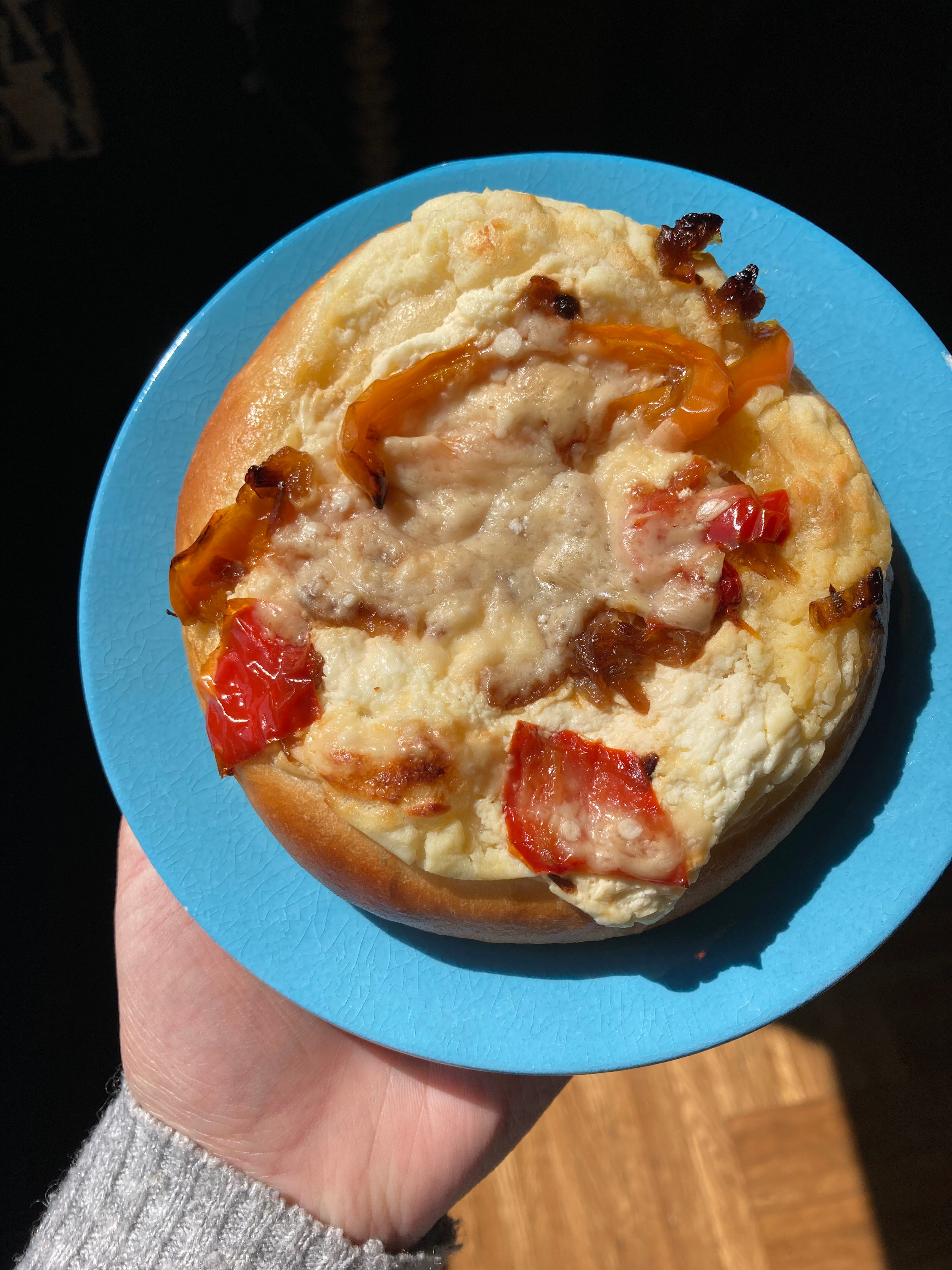 Roasted pepper, caramelised onion and pecorino bun